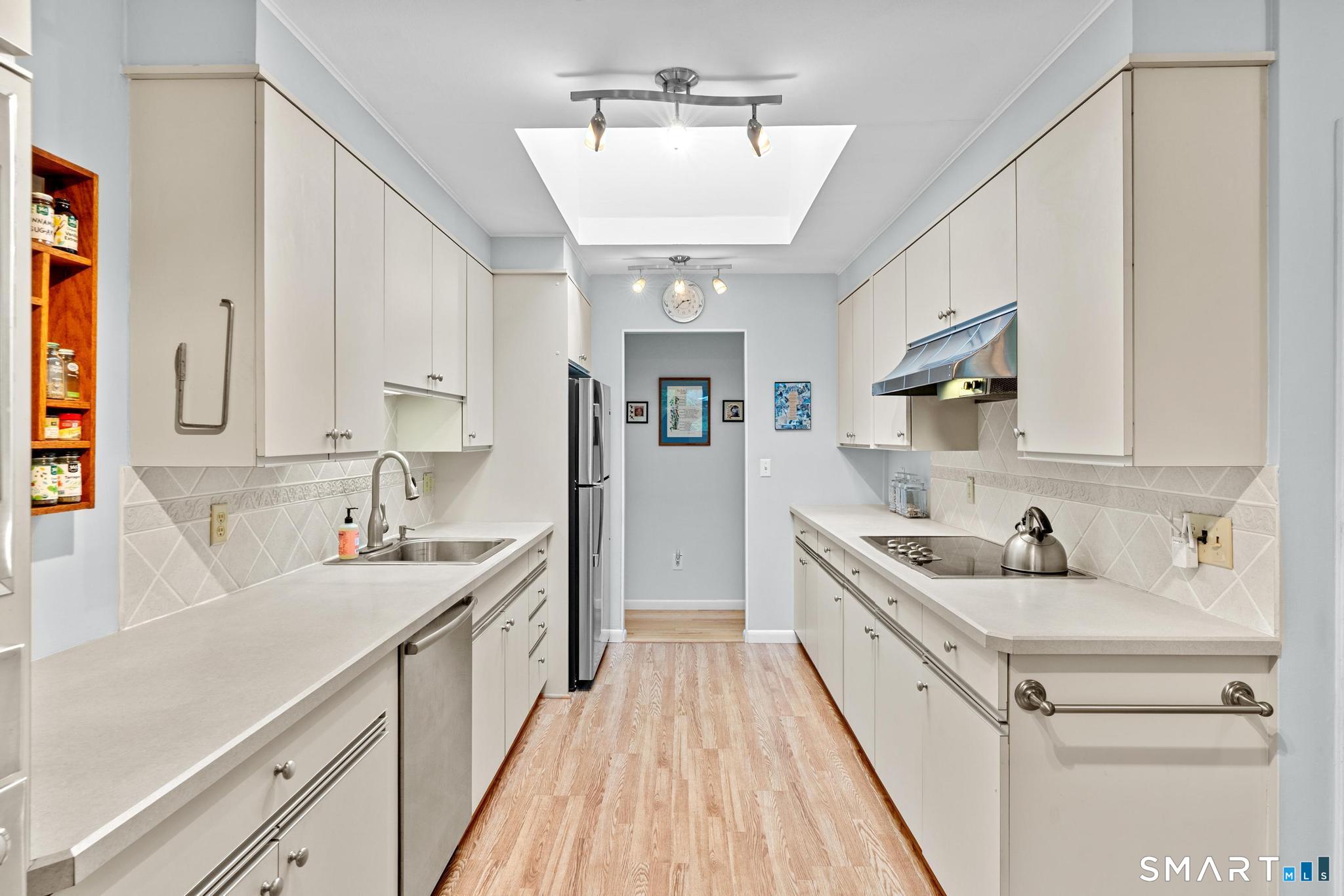 16 East Maxwell Drive West Hartford CT 06107