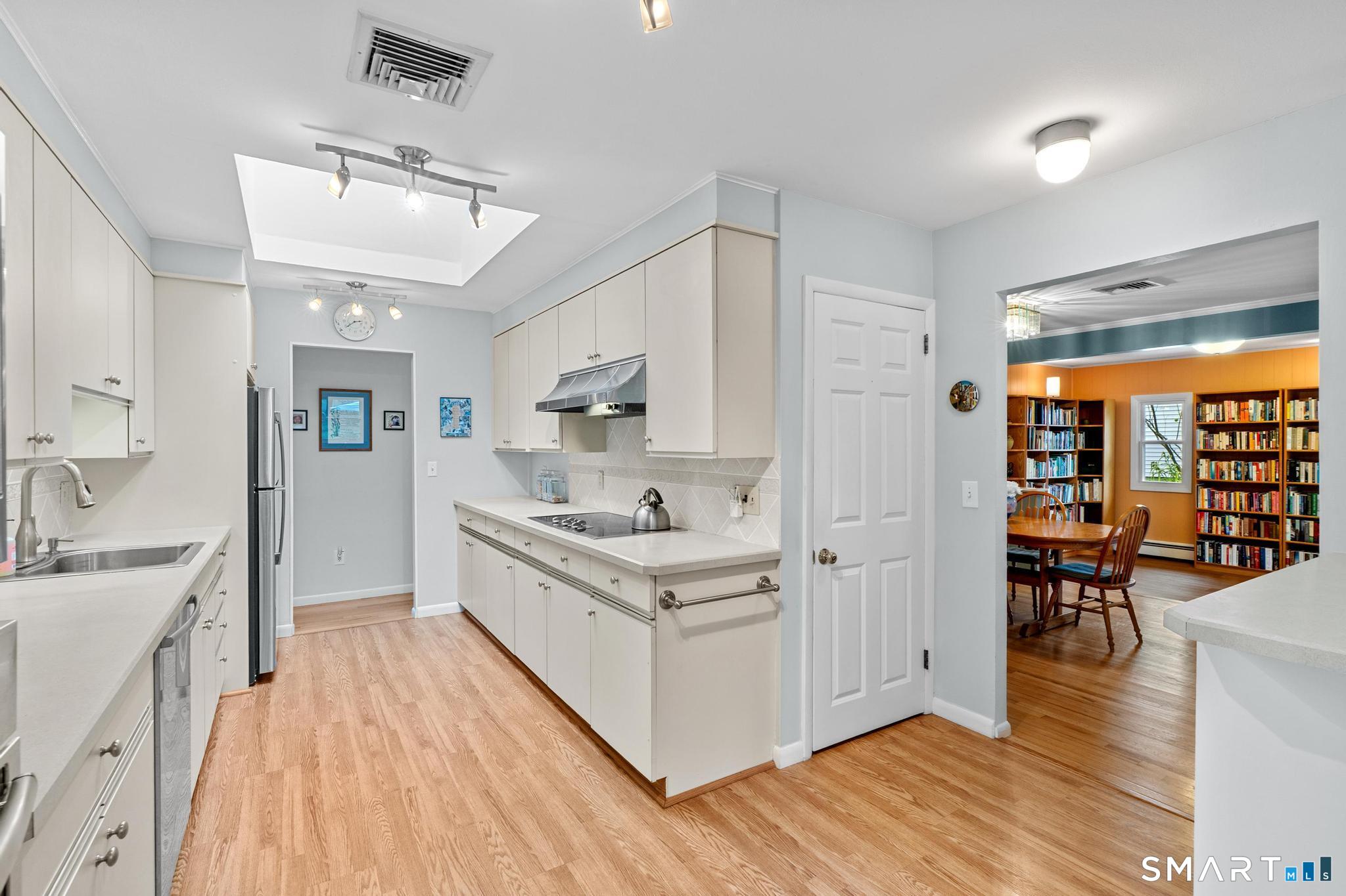 16 East Maxwell Drive West Hartford CT 06107
