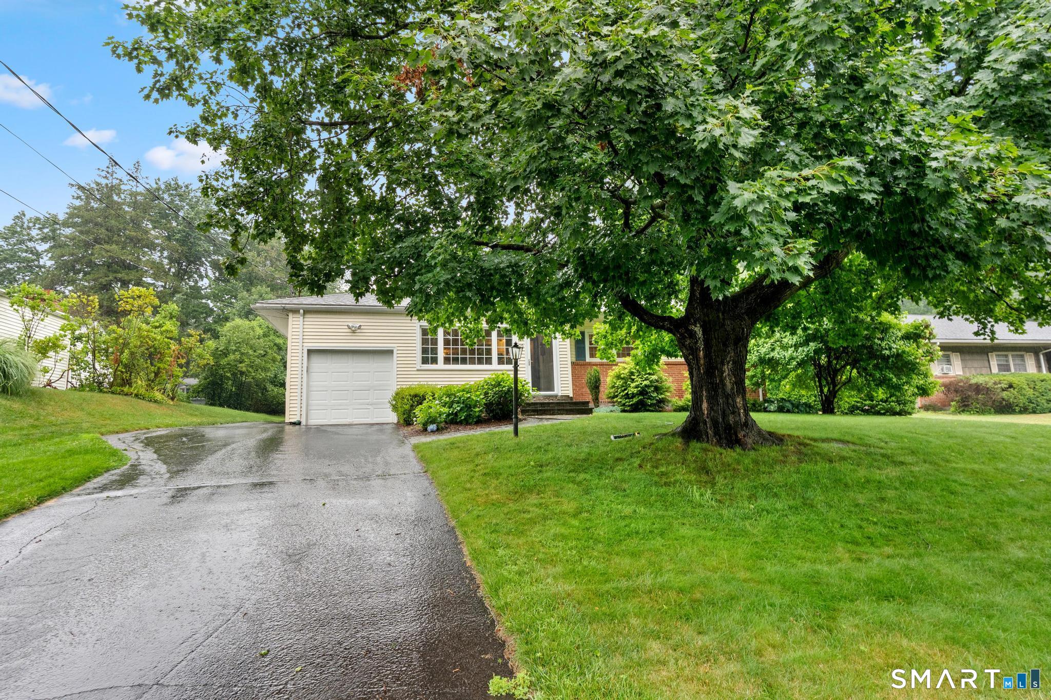 16 East Maxwell Drive West Hartford CT 06107