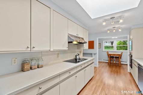 16 East Maxwell Drive West Hartford CT 06107