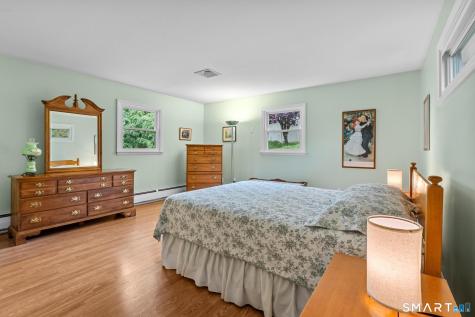 16 East Maxwell Drive West Hartford CT 06107