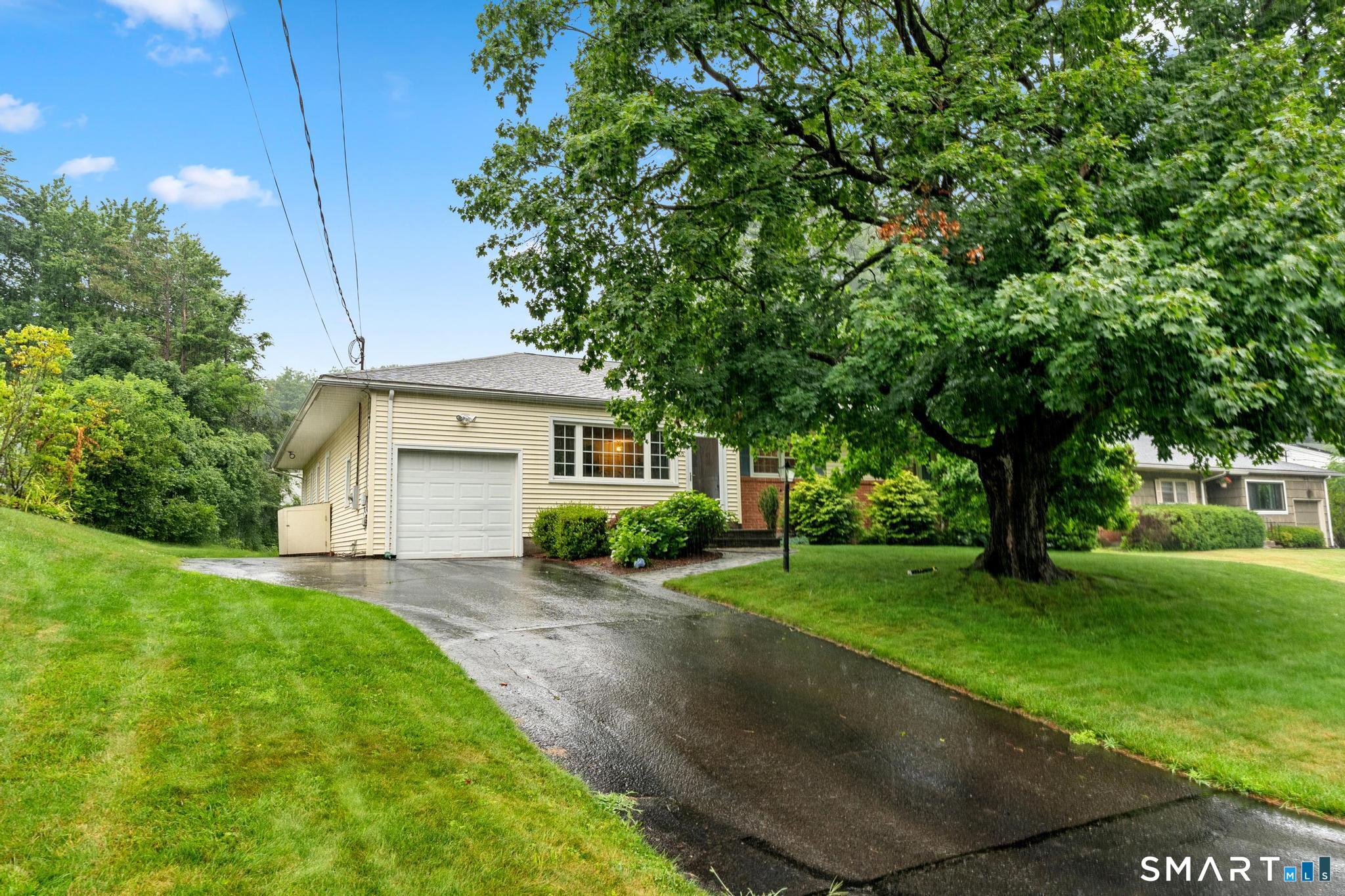 16 East Maxwell Drive West Hartford CT 06107