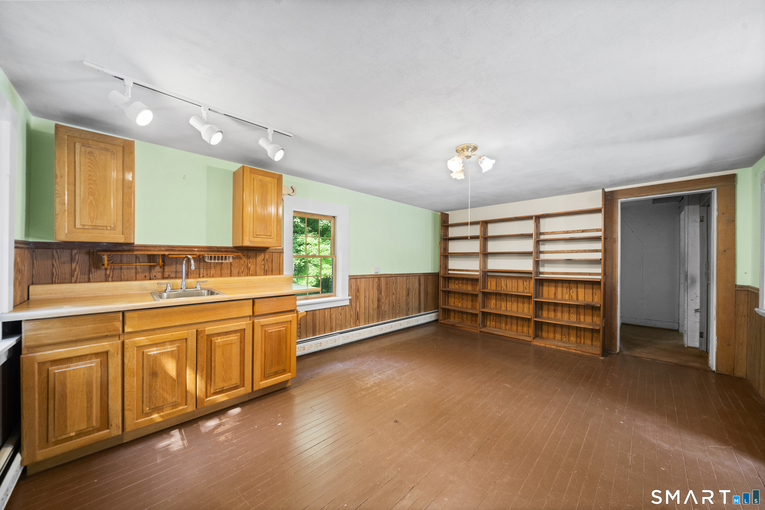 31 School Street Avon CT 06001