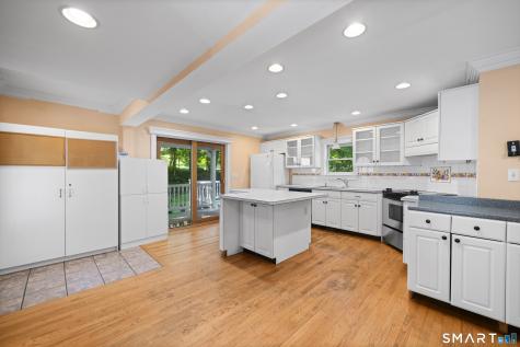 31 School Street Avon CT 06001