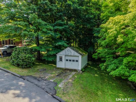 31 School Street Avon CT 06001