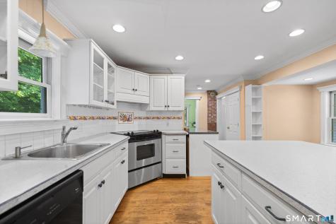 31 School Street Avon CT 06001