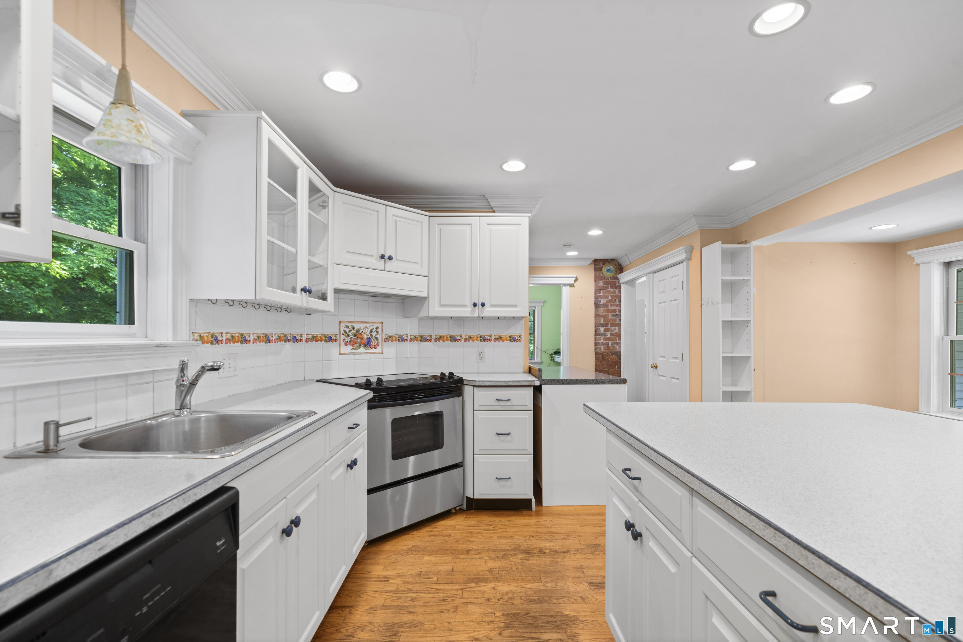 31 School Street Avon CT 06001