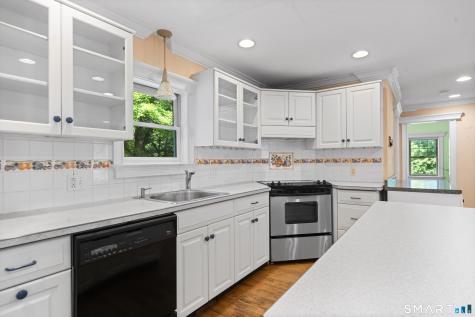 31 School Street Avon CT 06001
