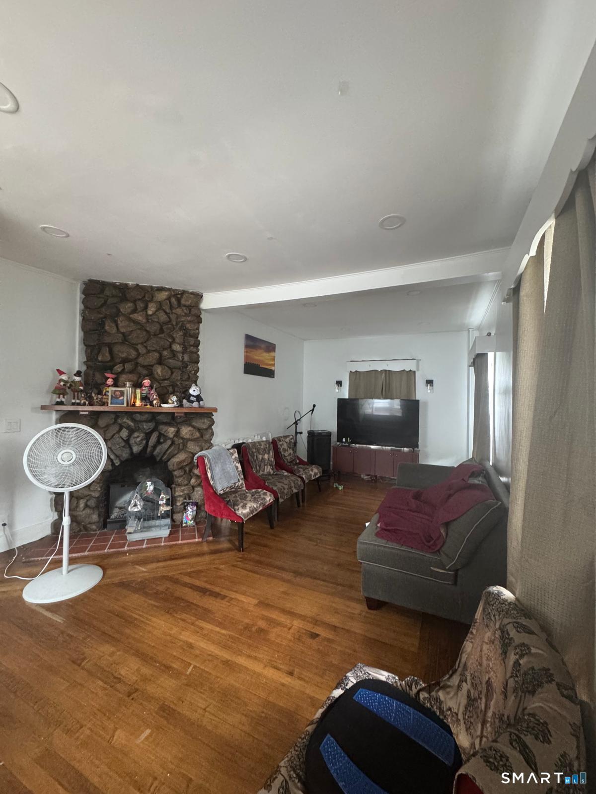 75 Willetts Avenue New London CT 06320