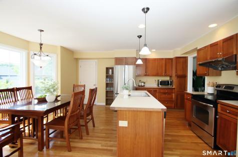 4 Meadow Road Newtown CT 06470