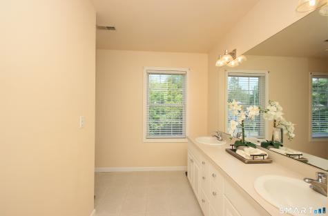 4 Meadow Road Newtown CT 06470