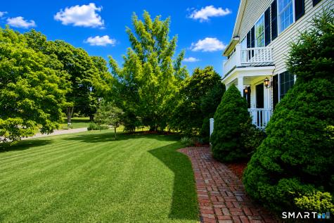 4 Meadow Road Newtown CT 06470