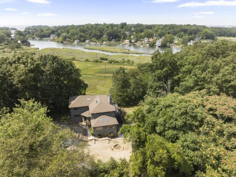 18 Spice Bush Lane Branford CT 06405