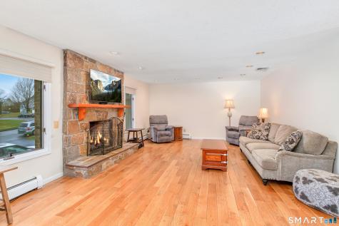 8 Lomartra Lane Branford CT 06405