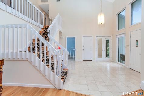 8 Lomartra Lane Branford CT 06405