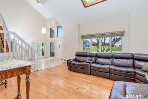 8 Lomartra Lane Branford CT 06405