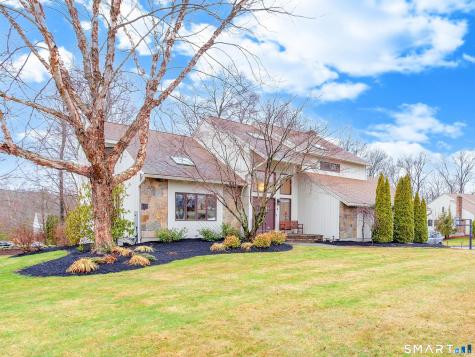 8 Lomartra Lane Branford CT 06405