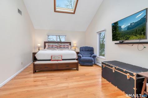 8 Lomartra Lane Branford CT 06405