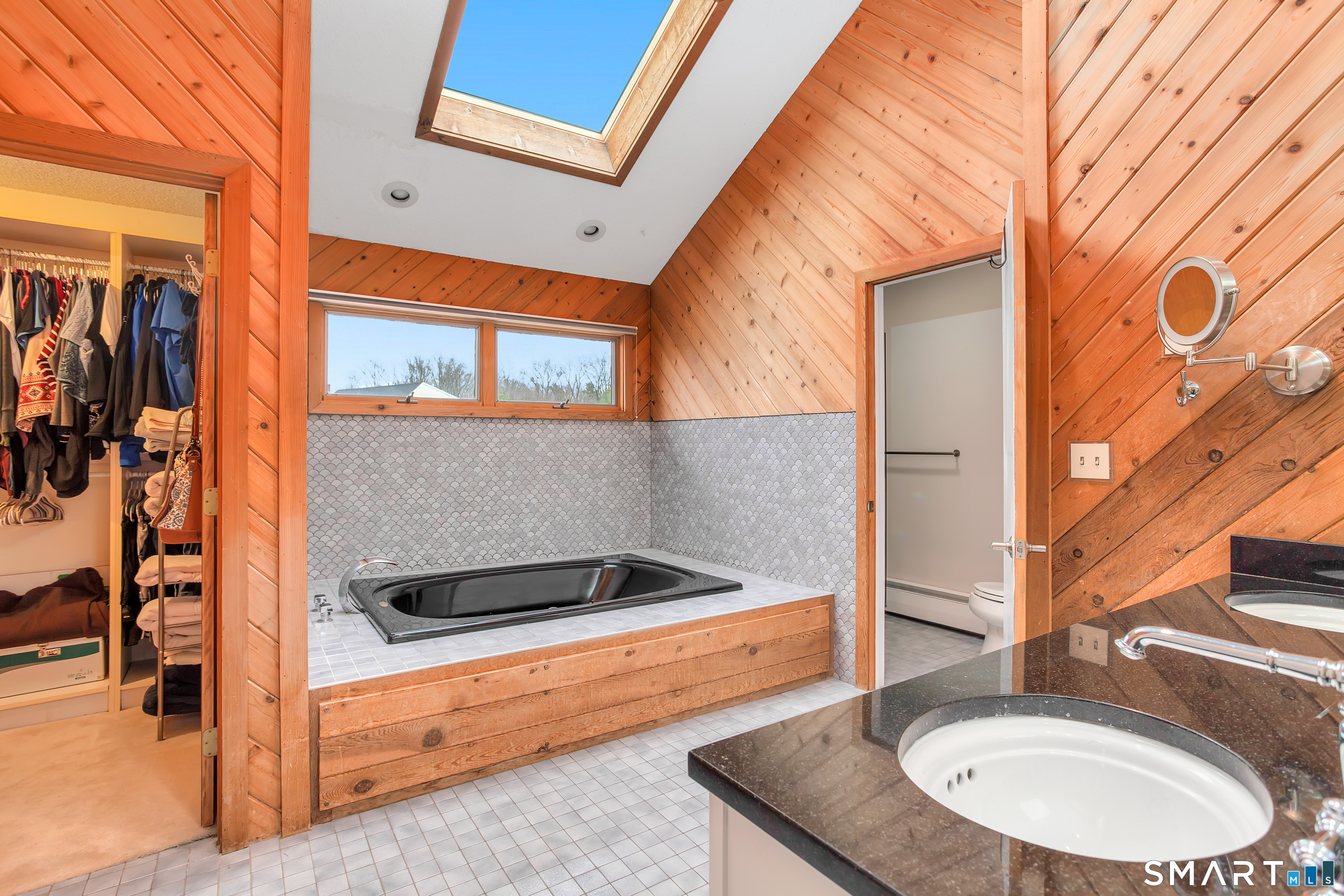 8 Lomartra Lane Branford CT 06405