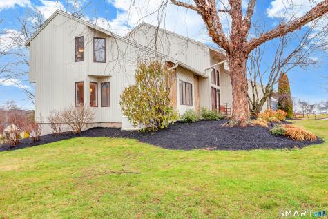 8 Lomartra Lane Branford CT 06405