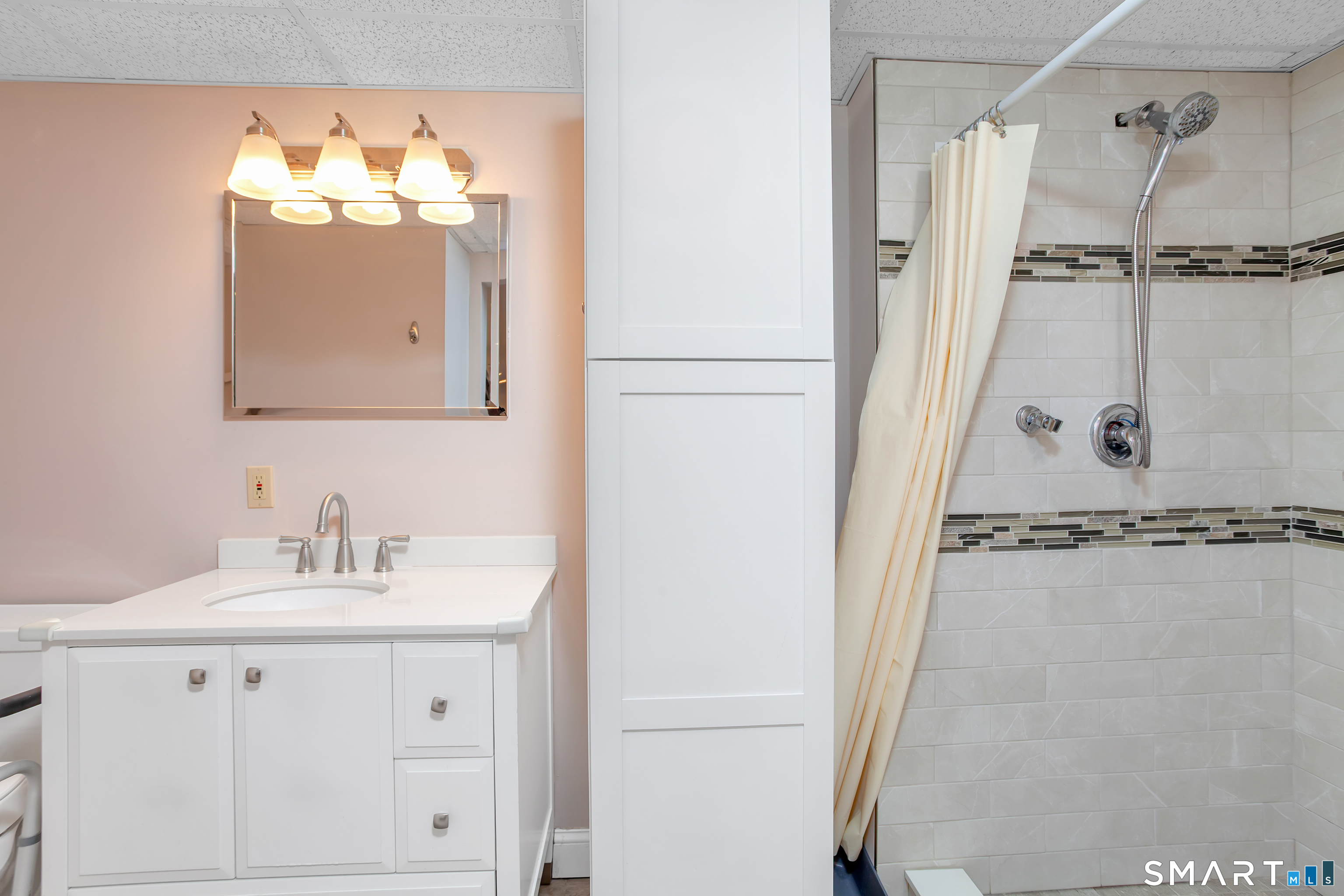 8 Lomartra Lane Branford CT 06405