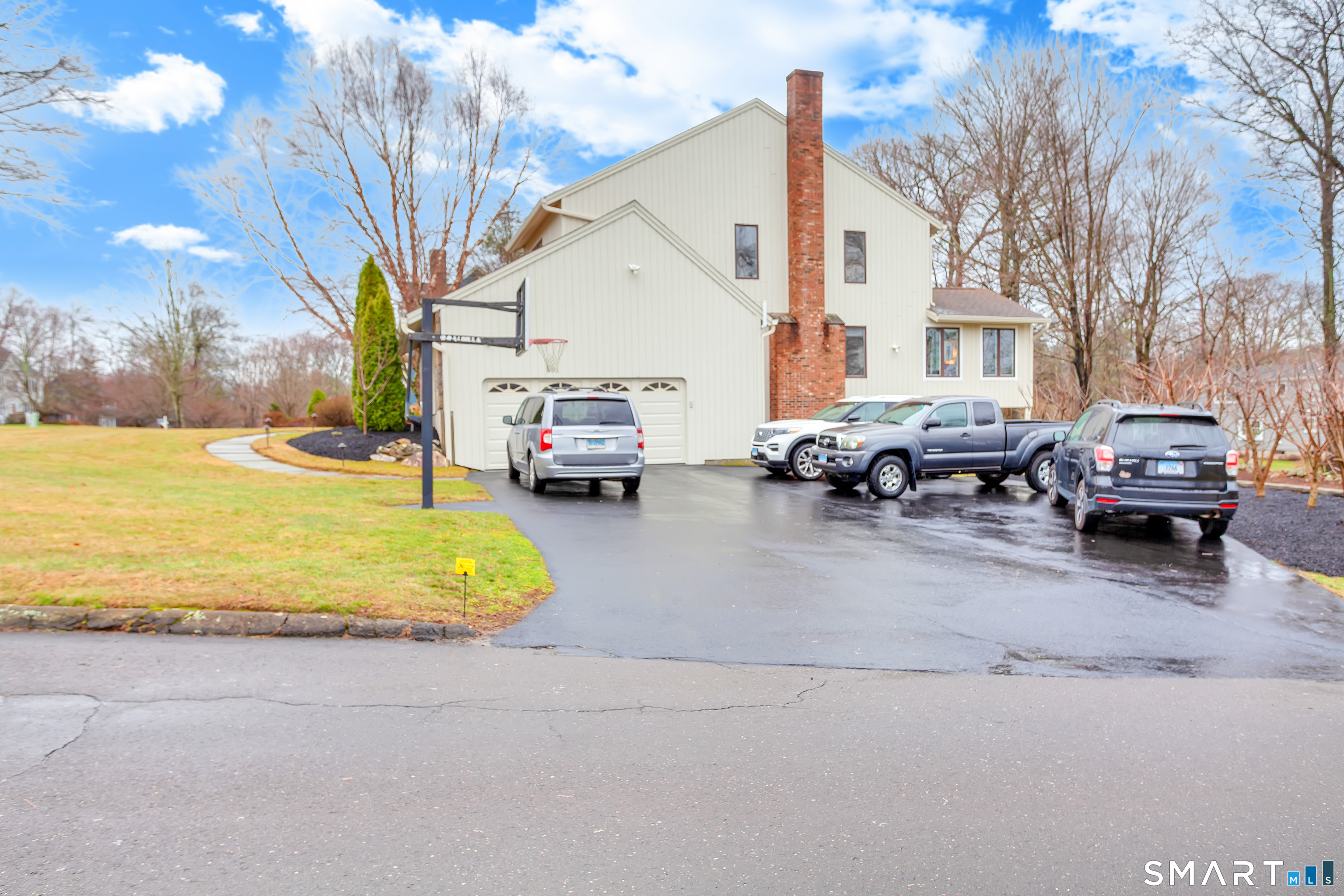 8 Lomartra Lane Branford CT 06405
