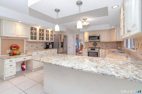 8 Lomartra Lane Branford CT 06405