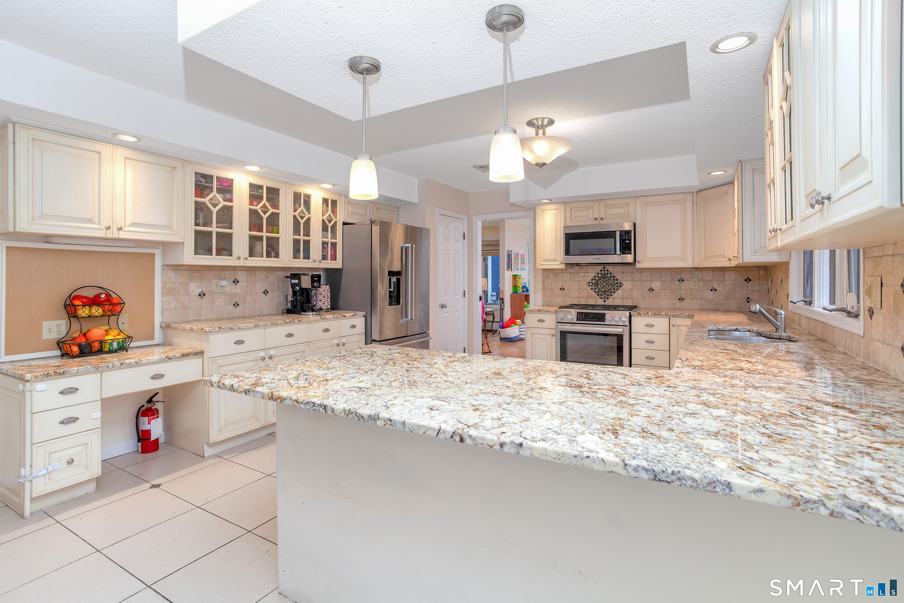 8 Lomartra Lane Branford CT 06405