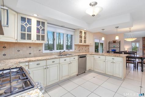 8 Lomartra Lane Branford CT 06405