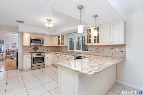 8 Lomartra Lane Branford CT 06405
