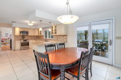 8 Lomartra Lane Branford CT 06405