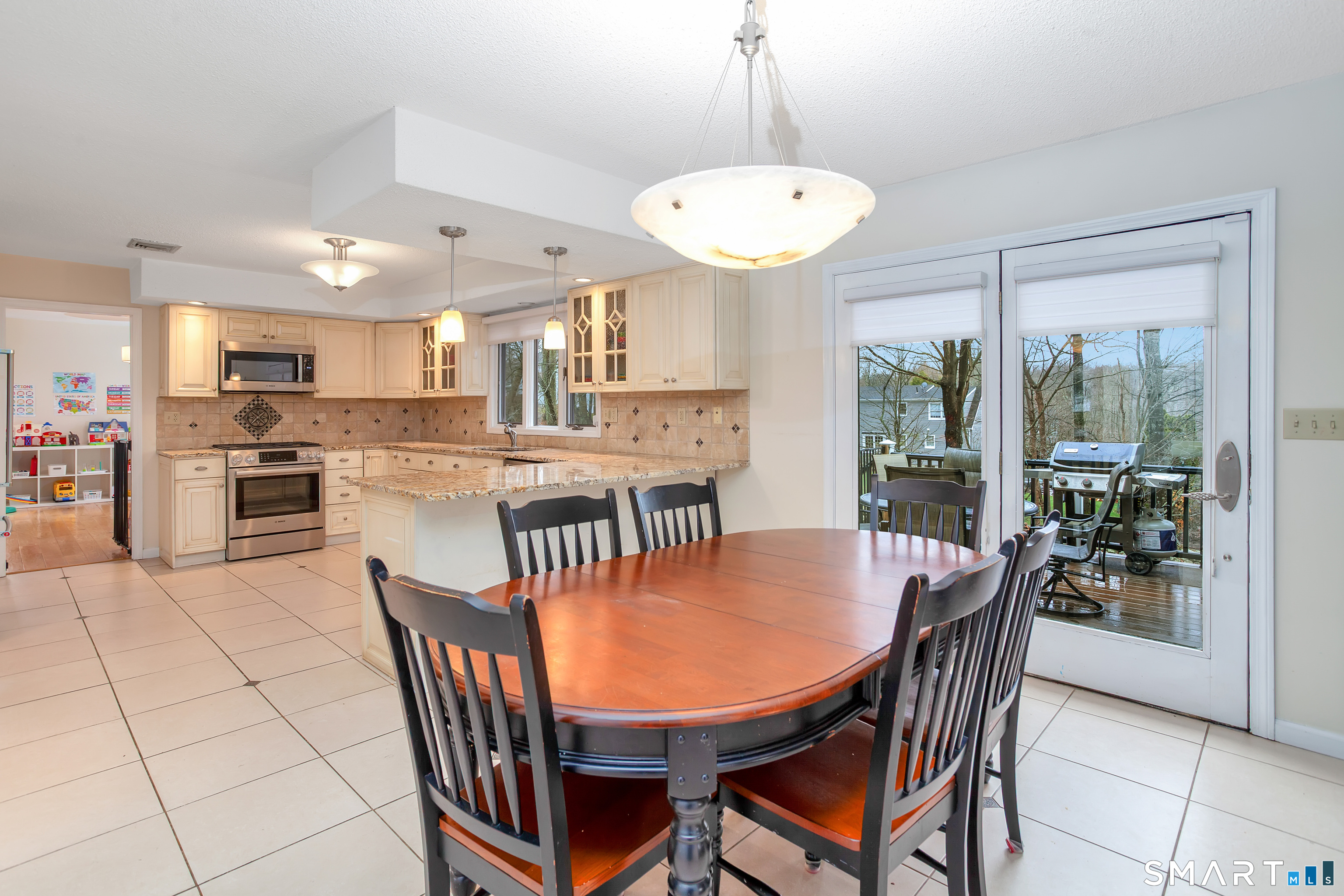 8 Lomartra Lane Branford CT 06405