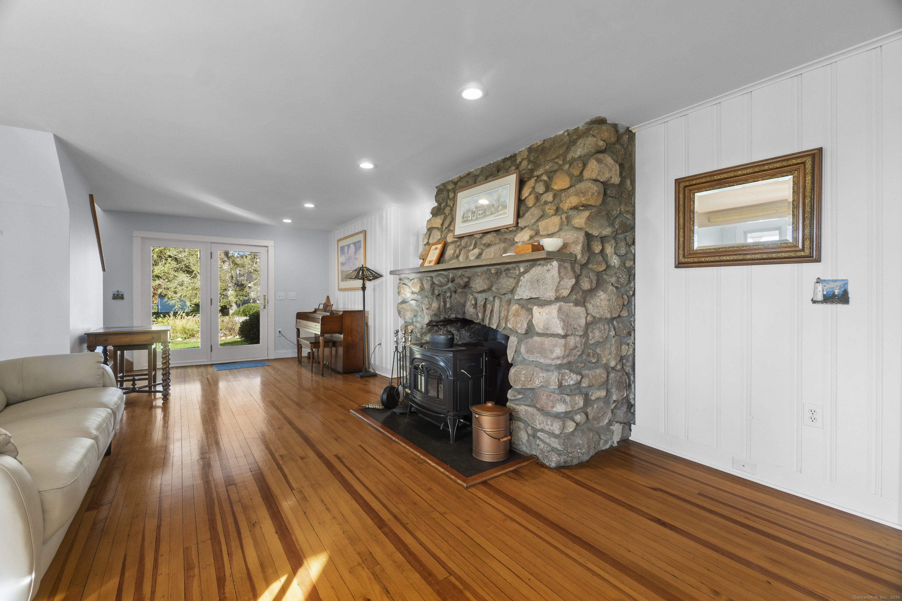 39 Gledhill Avenue Stonington CT 06378
