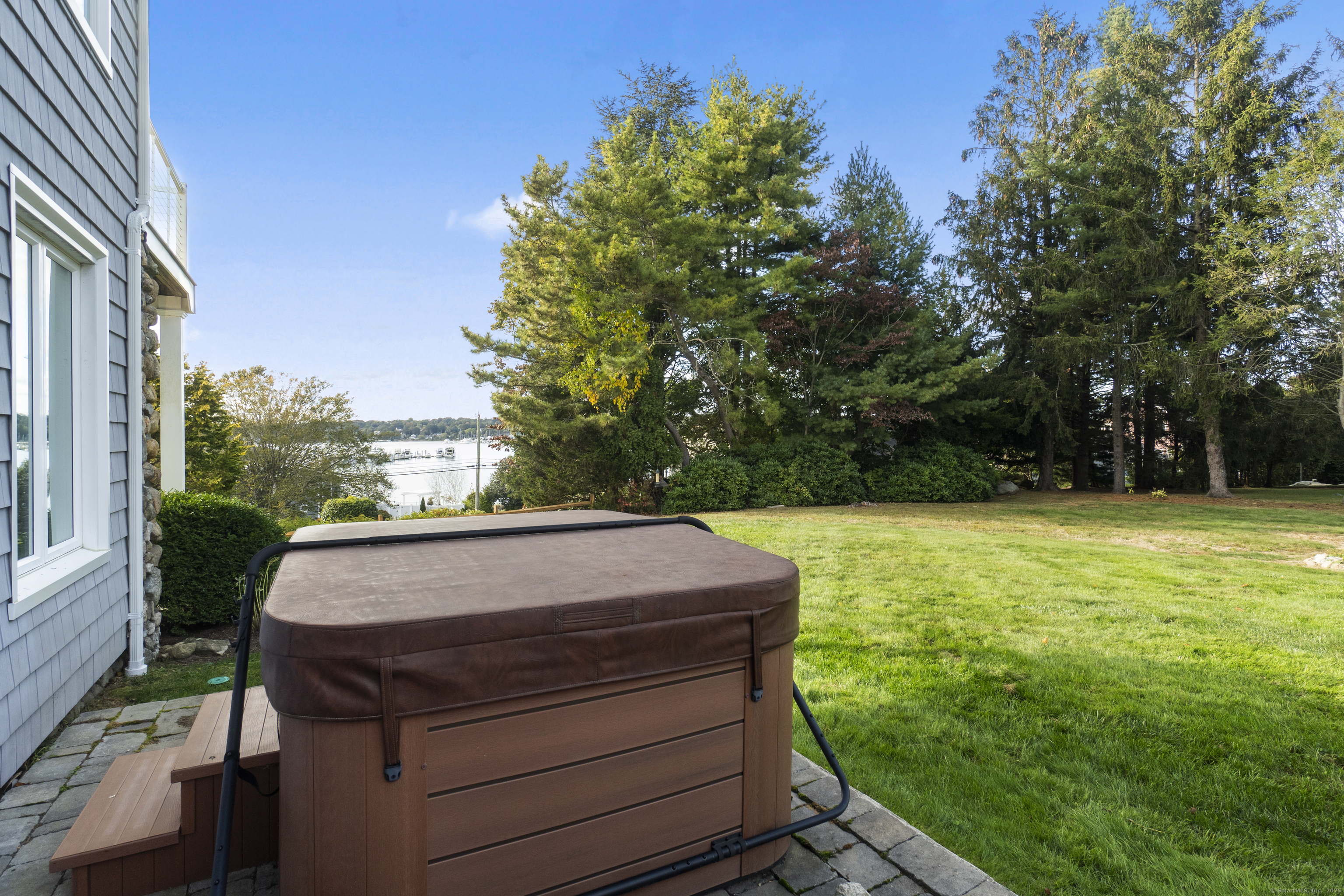 39 Gledhill Avenue Stonington CT 06378