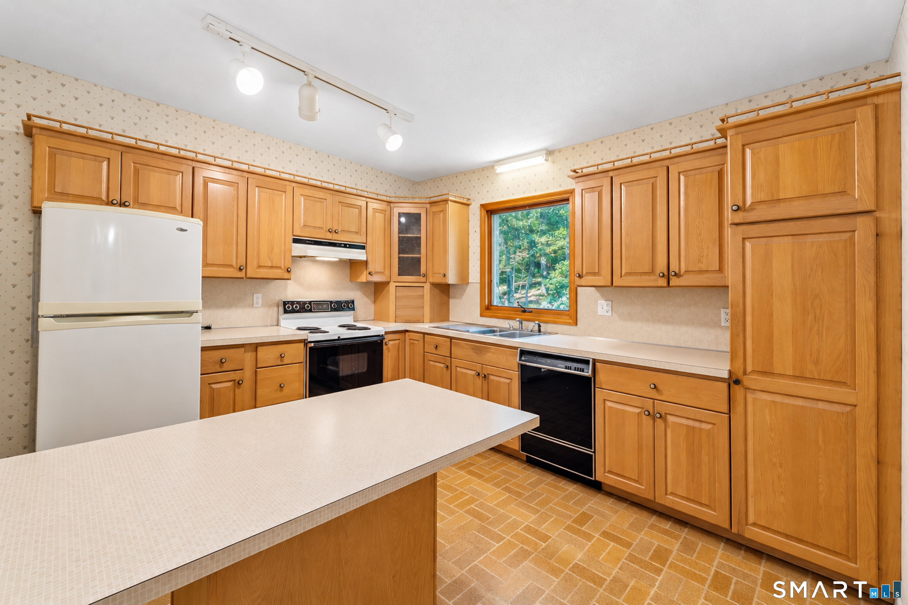 77 Stone Boat Road Guilford CT 06437