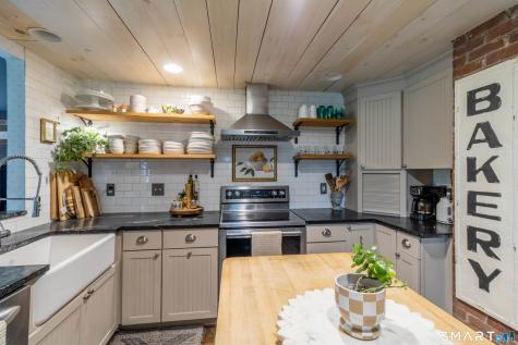 18 Hicksville Road Cromwell CT 06416