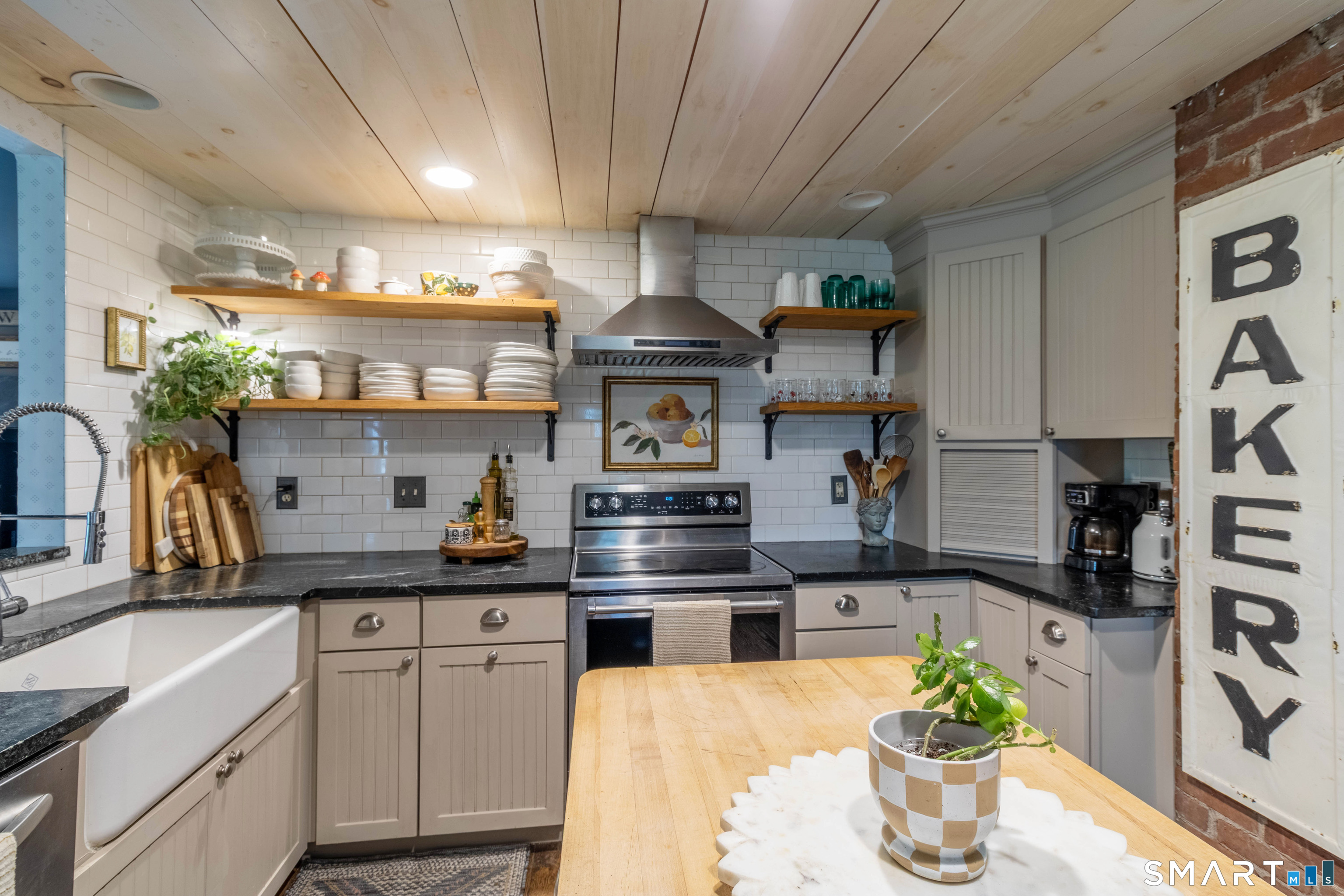 18 Hicksville Road Cromwell CT 06416