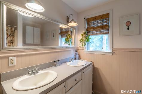 18 Hicksville Road Cromwell CT 06416
