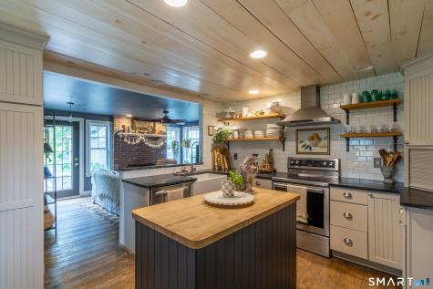 18 Hicksville Road Cromwell CT 06416