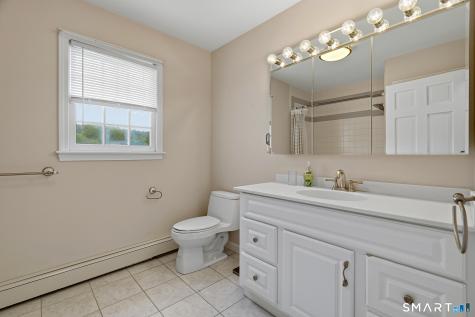 4 Lovers Lane East Lyme CT 06333