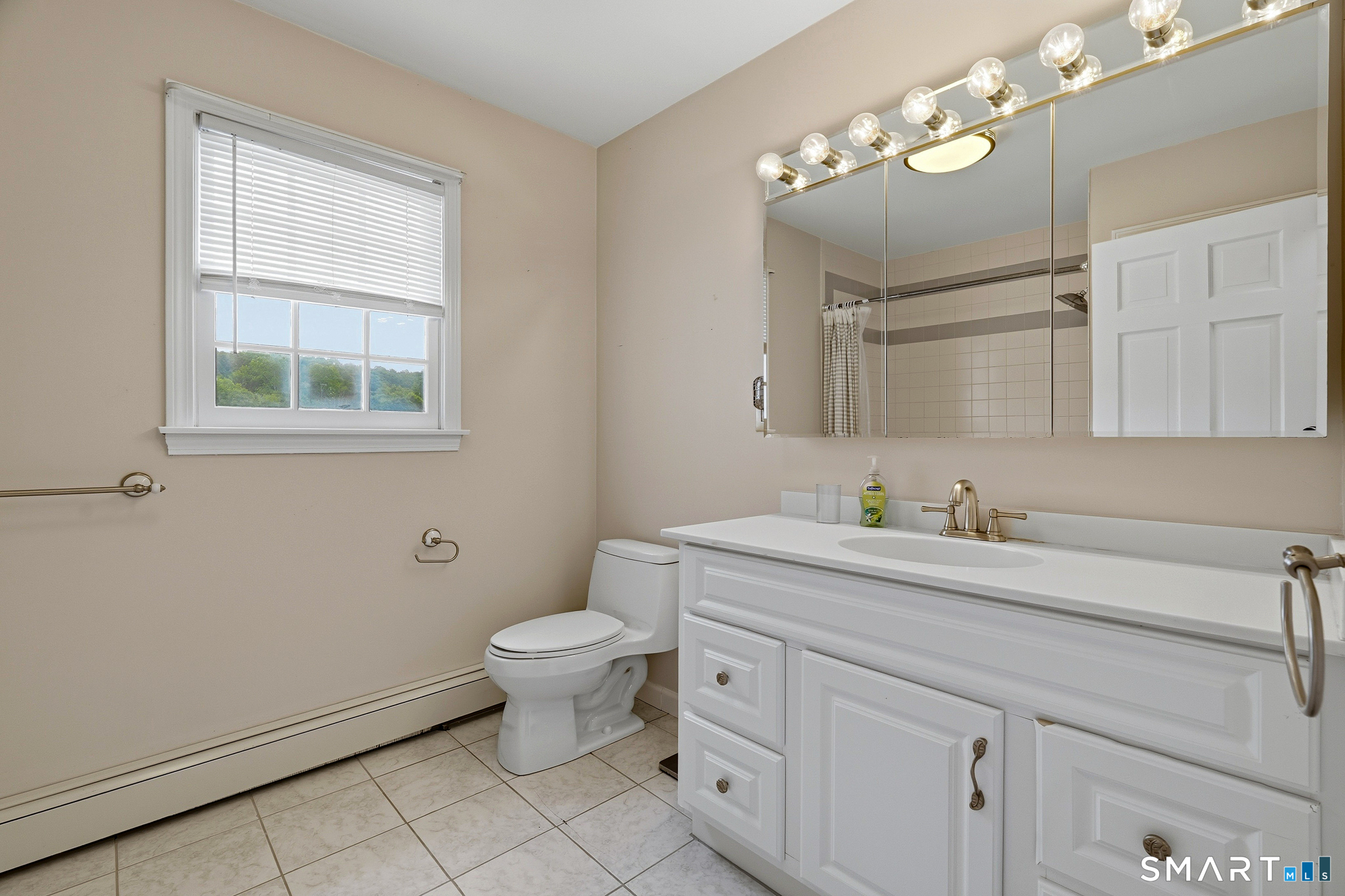 4 Lovers Lane East Lyme CT 06333