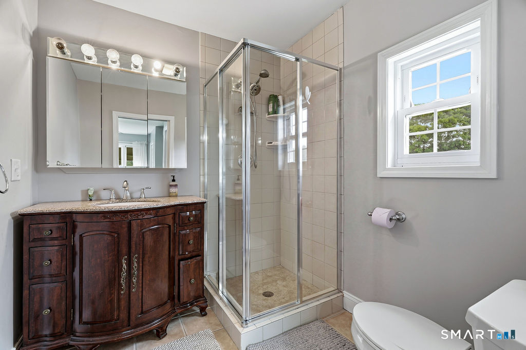 4 Lovers Lane East Lyme CT 06333