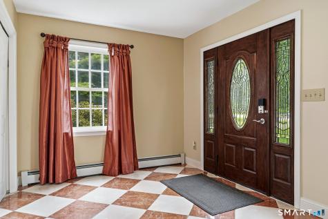 4 Lovers Lane East Lyme CT 06333