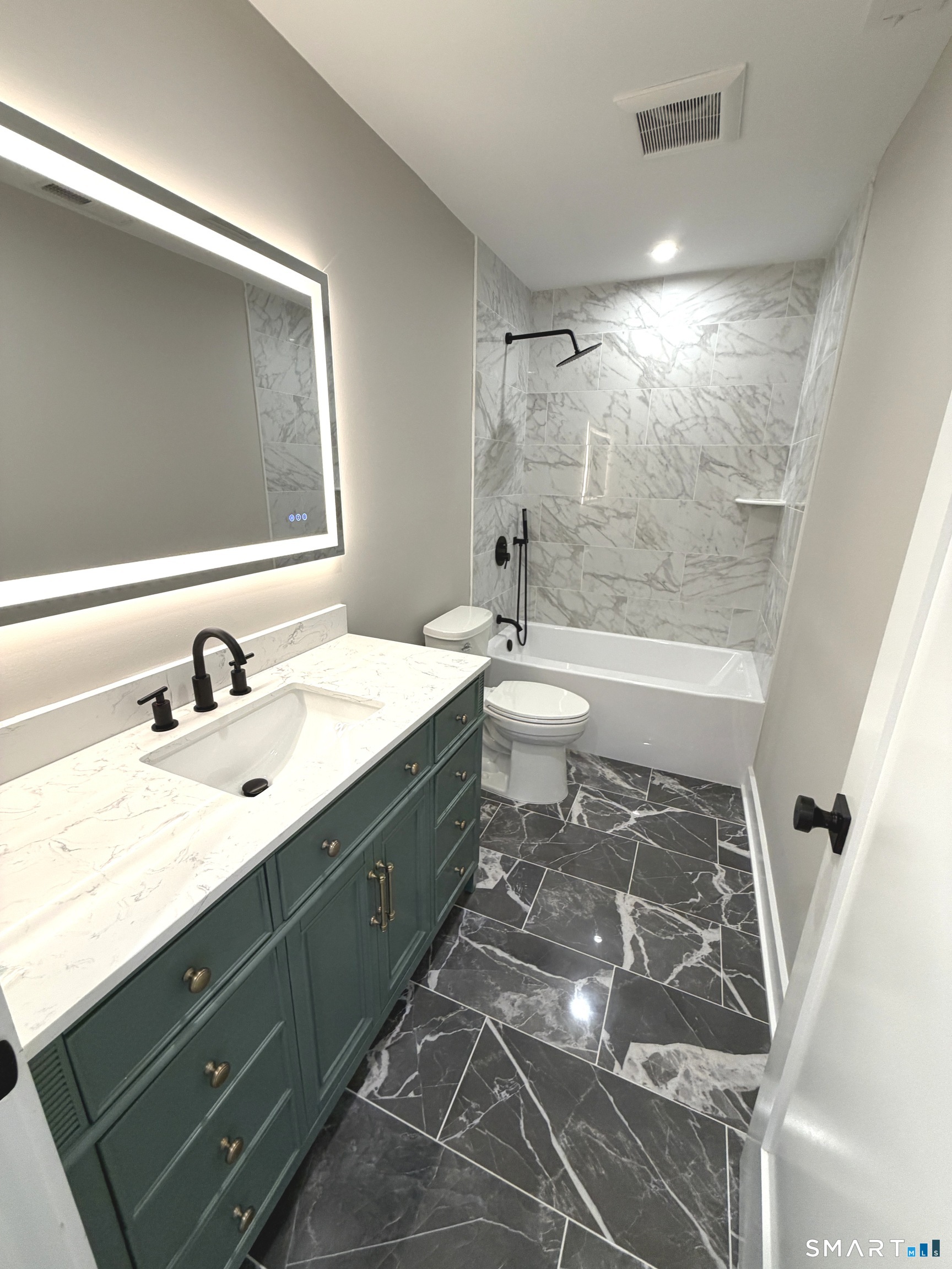 17 Dracut Avenue Waterbury CT 06704