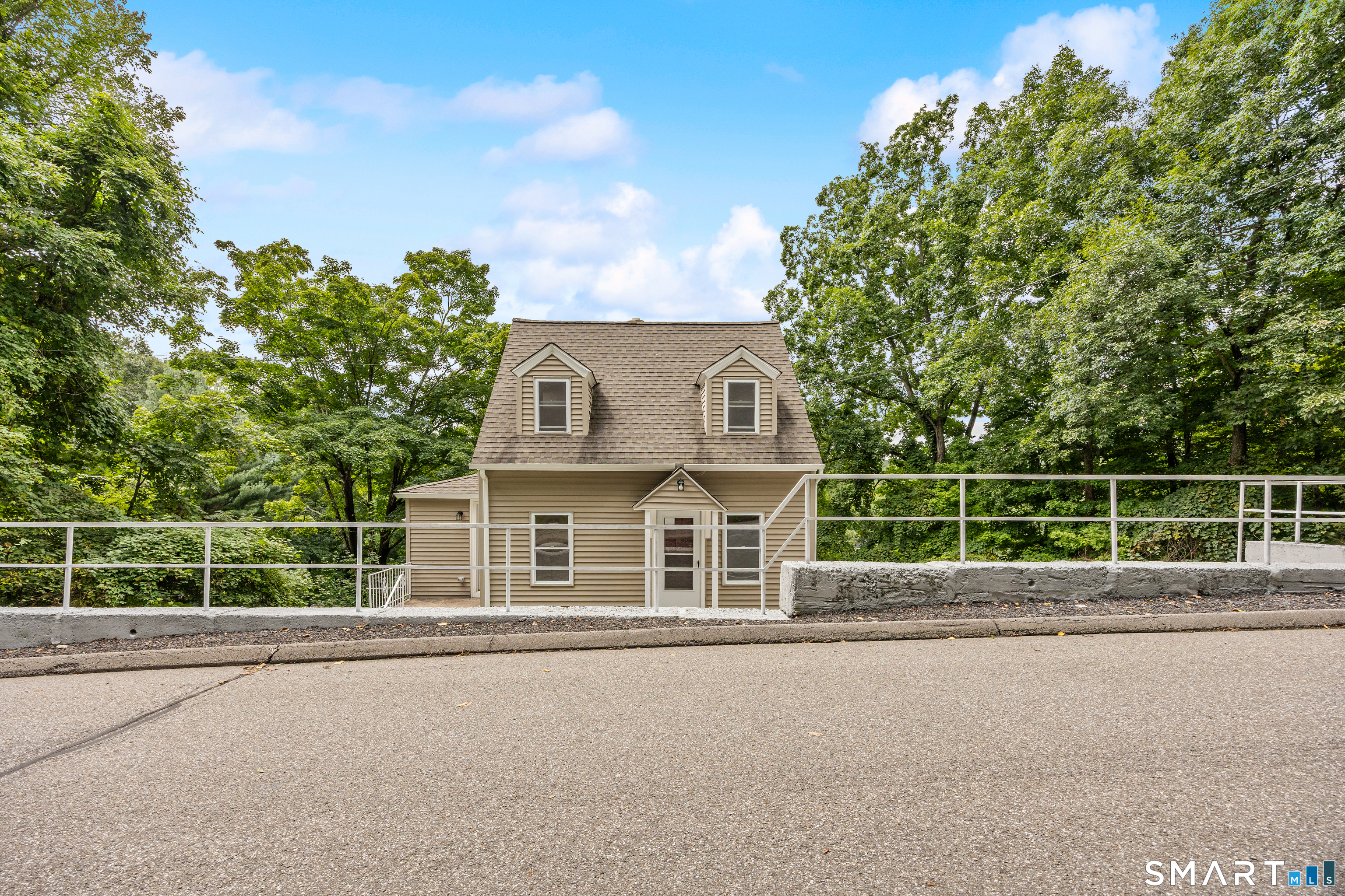 327 Steinmann Avenue Middlebury CT 06762