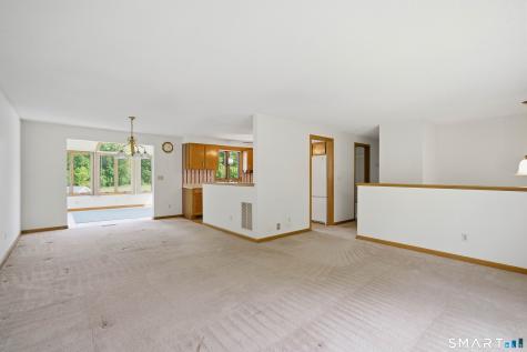 17 Spruceland Road Enfield CT 06082