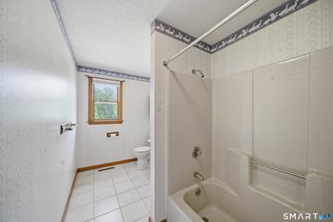 17 Spruceland Road Enfield CT 06082