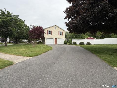 17 Spruceland Road Enfield CT 06082