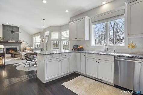 16 North Beech Tree Road Brookfield CT 06804