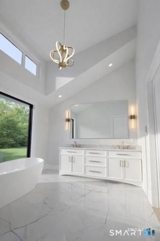 20 North Lake Shore Drive Brookfield CT 06804